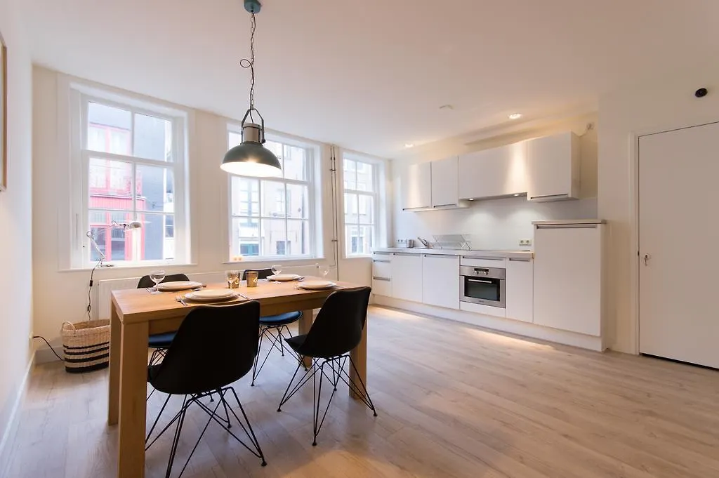 Apartment Reguliers location